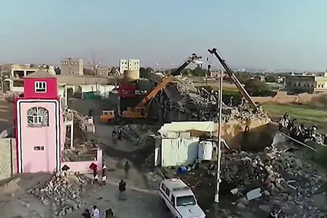 At least 100 killed or wounded in Yemen prison air strike carnage