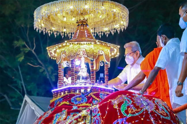 Gangarama Navam Perahera paraded under President’s patronage