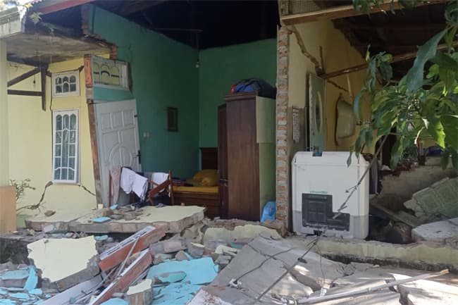 Indonesia hit by 6.2 magnitude earthquake