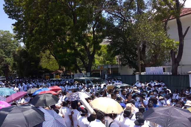 Protest in front of Health Ministry blocks traffic