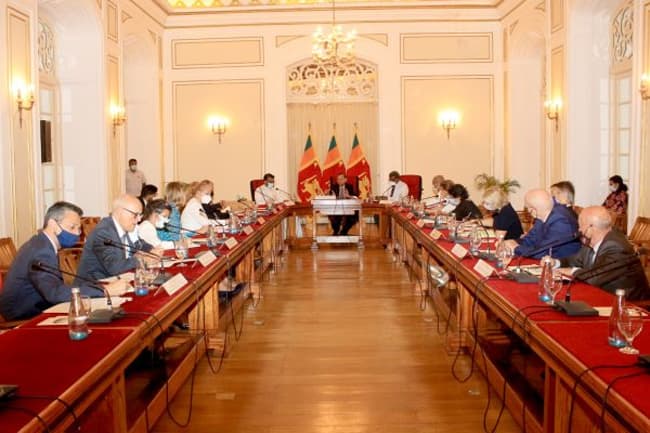 Foreign Min. holds diplomatic briefing on post conflict reconciliation and related issues