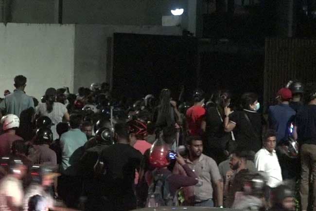 Gunshots fired into air to disperse protesters at Temple Trees