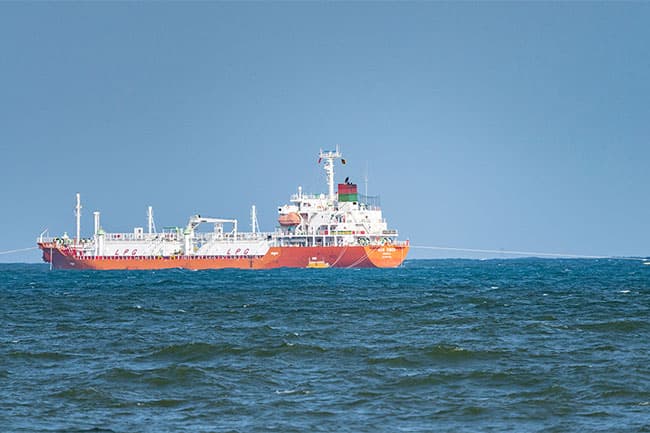 New LP gas shipment arrives in Colombo
