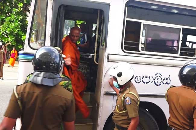 Police arrest 21 protesters near Finance Ministry
