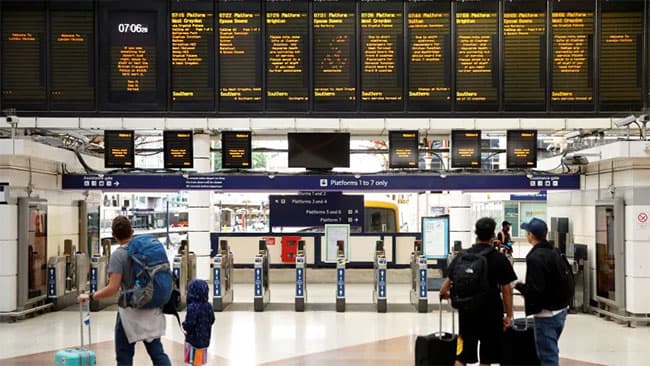 Biggest rail strike in 30 years brings UK to standstill