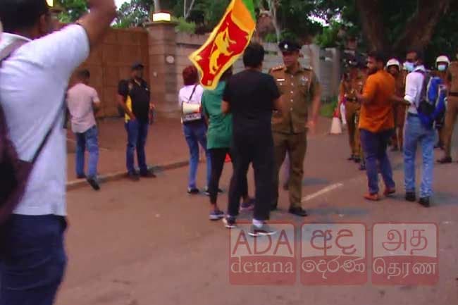 Flower Road in Colombo closed for traffic due to protest