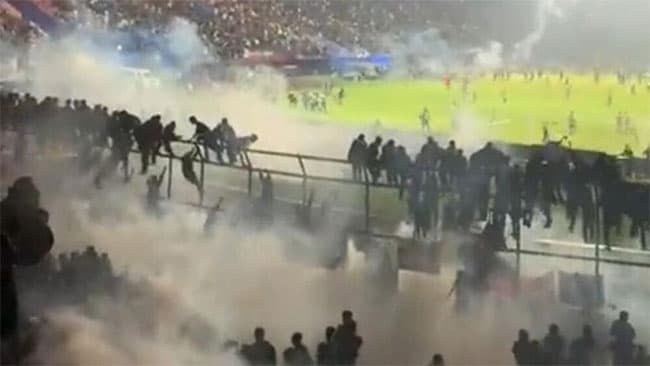 Indonesia authorities say 125 dead in soccer stadium stampede