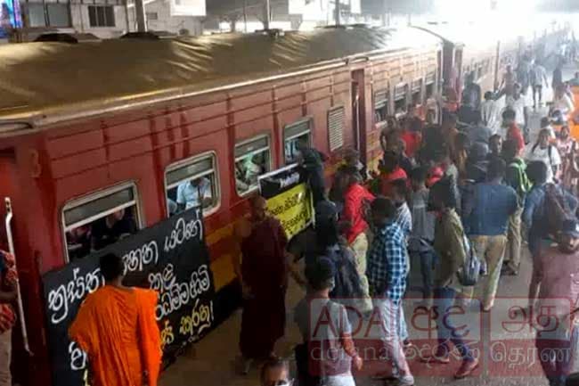 ‘Aragalaya’ activists travel to Beliatta to protest arrests under PTA