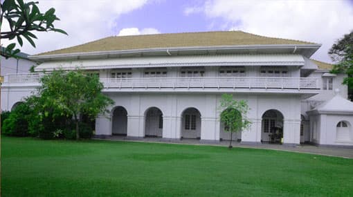 Indian arrested for taking pictures of Temple Trees
