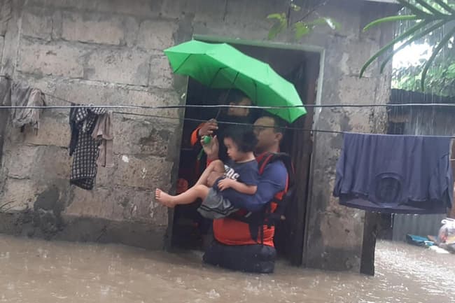 Philippines floods force tens of thousands to flee homes