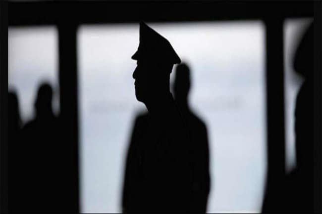 Cop arrested while accepting bribe