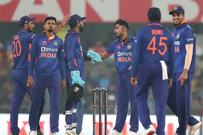 India beat Sri Lanka by 67 runs in 1st ODI