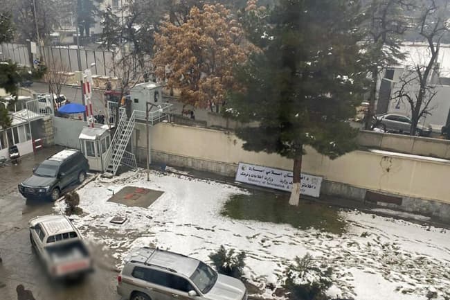 Suicide blast kills at least five outside Afghan foreign ministry