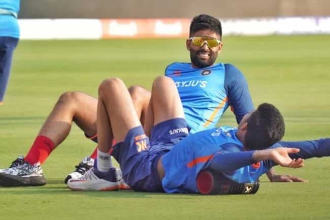 India wins toss, bat first in final ODI against Sri Lanka