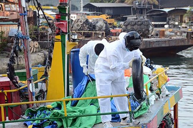 Navy nabs 10 suspects with 2 fishing trawlers suspected to have smuggled narcotics