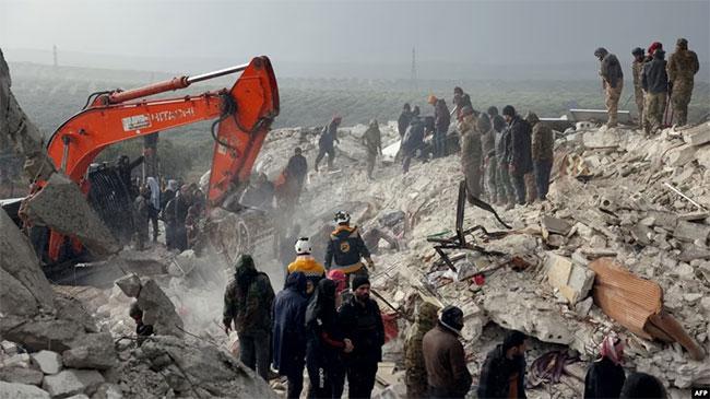 Death toll in Turkey, Syria earthquake soars past 3,700 as survivors battle freezing temperatures