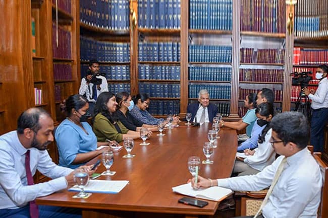 President meets youth group to discuss Govt’s Policy Statement, future plans