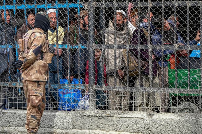 Gunfight after Afghan Taliban shut key border crossing with Pakistan