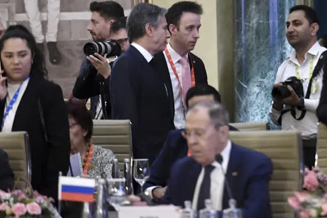 Blinken, Lavrov meet briefly as US-Russia tensions soar