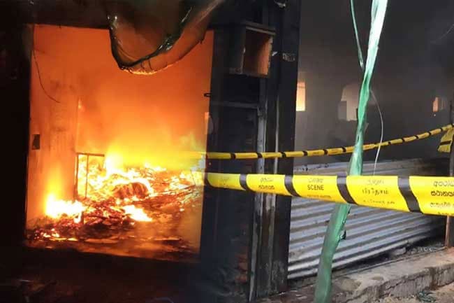 Fire breaks out at furniture showroom in Kotagala; protest over firefighters’ delay