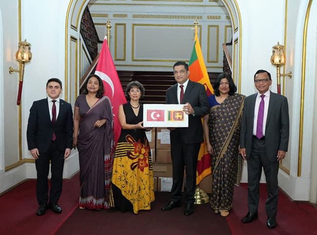 Sri Lanka donates consignment of apparel to earthquake victims in Türkiye