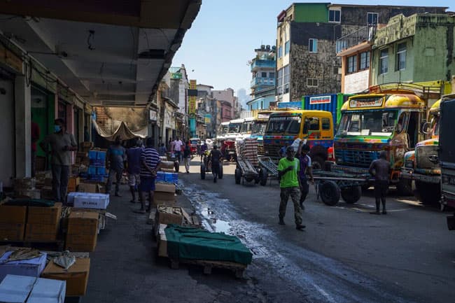 Sri Lanka pushes debt restructuring presentation to mid-May