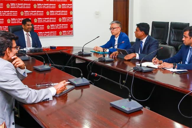 Kanchana discusses wide range of topics with ADB country director