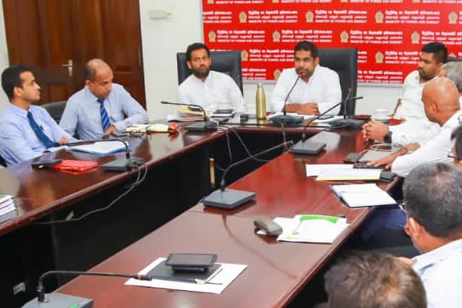 Minister discusses concerns of renewable energy industry with stakeholders