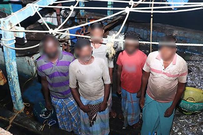Navy apprehends 22 Indian fishermen poaching in northern waters