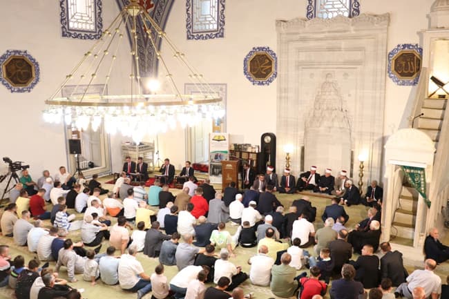 Millions celebrate Eid al-Adha around the world