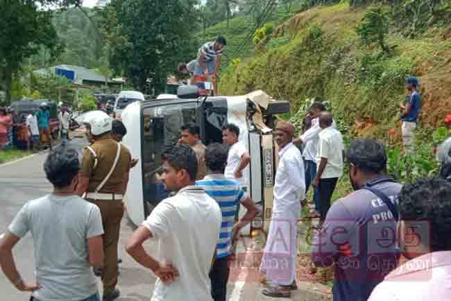 Eight injured after bus topples on Nuwara Eliya–Gampola road