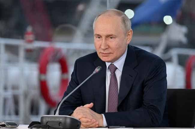 Putin tells Poland any aggression against Belarus is attack on Russia