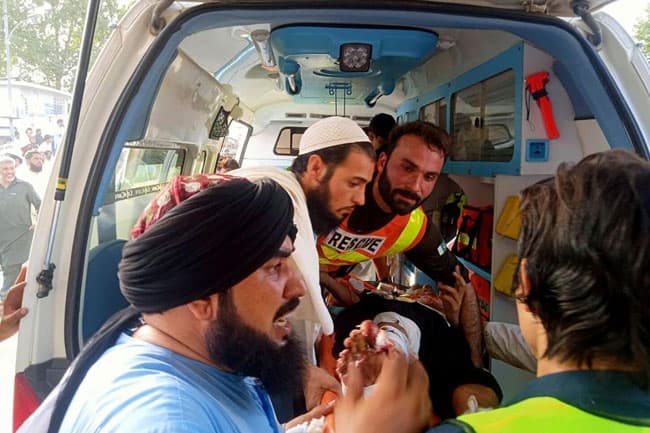 39 killed in bomb blast at Pakistan political rally