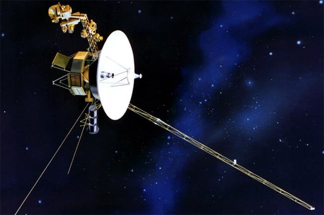 Nasa picks up ‘heartbeat’ signal after losing contact with Voyager 2 spacecraft