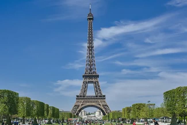 Security alert prompts Eiffel Tower evacuation