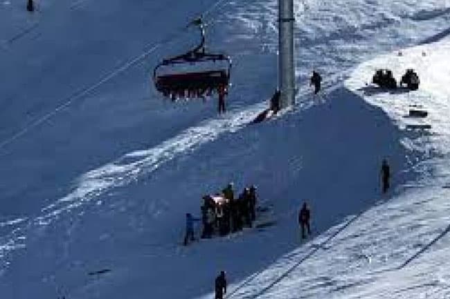 Children trapped in Pakistan gondola after cable snaps over ravine