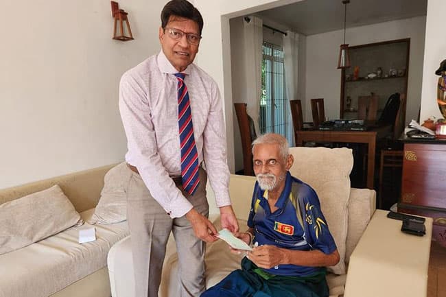 SLC presents Rs.5 million to legendary cheerleader Percy Abeysekera