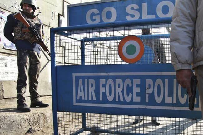 Militants attack air force base in central Pakistan – military