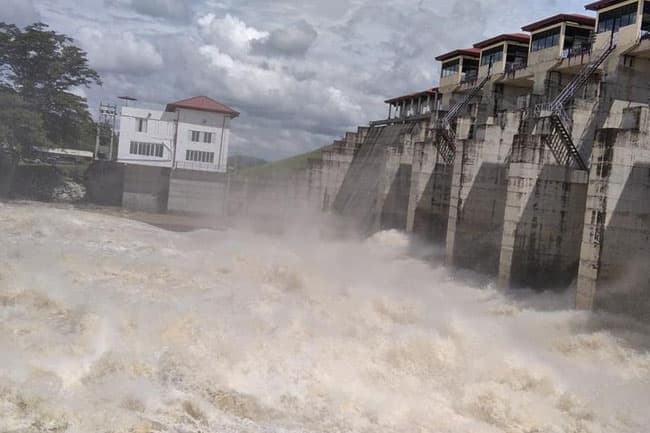 Sluice gates of Deduru Oya opened