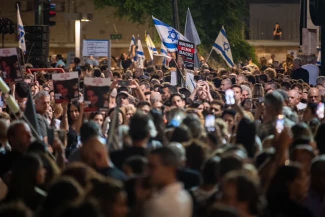 Protesters mass outside Israeli PM Netanyahu’s house as anger grows