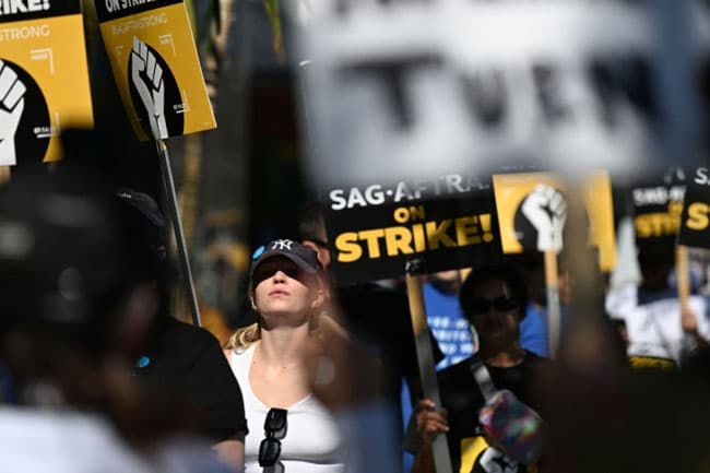 Hollywood actors reach tentative deal with studios to end strike