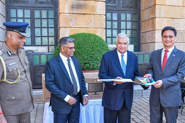 Sri Lanka Police receives donation from China