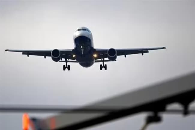 France grounds flight carrying 303 Indian passengers on suspicion of human trafficking