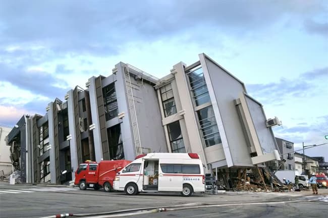 At least 20 dead after strong earthquake in Japan on Jan.01