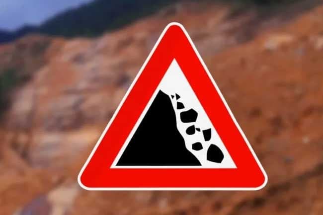 More than 60 evacuated before earth slip in Badalkumbura