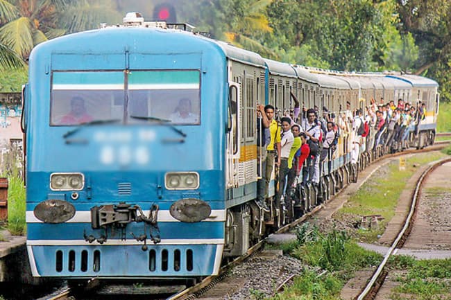 Trains delayed on main line and Chilaw line due to breakdowns