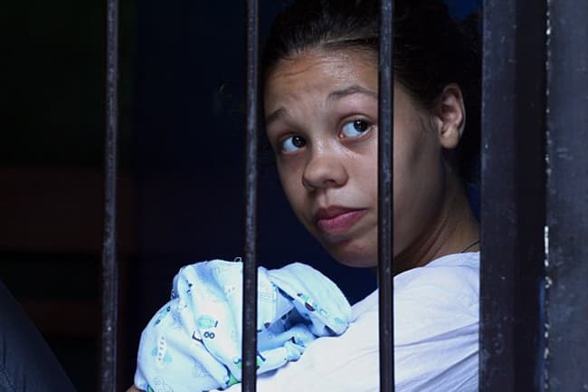 US woman gets 26 years for mother’s ‘suitcase murder’