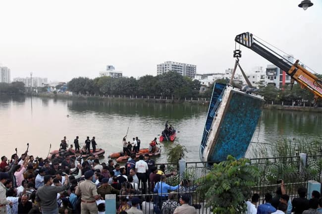 At least 12 schoolchildren dead after vessel capsized in India