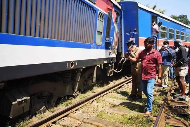 “Udarata Menike” train derails