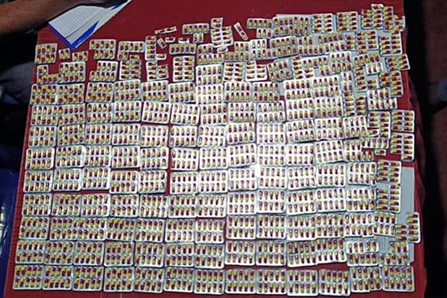 Two men nabbed with over 1,400 capsules of controlled drugs